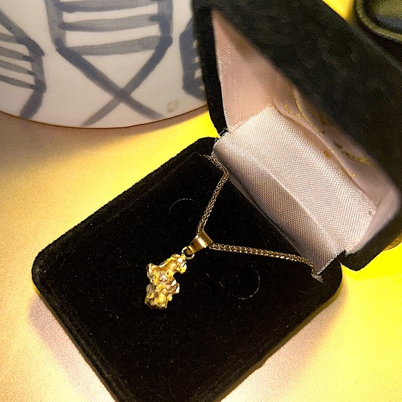Small solid gold nugget with a small diamond and 14k gold box chain! - Picture 4 of 4